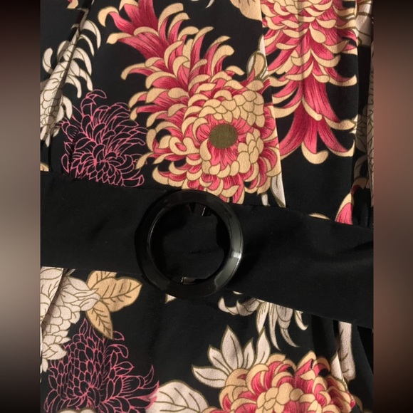 J.T.B. Petite Floral Print Y2K Short Sleeve Blouse w/ Buckle & Tie Strap - Picture 7 of 8